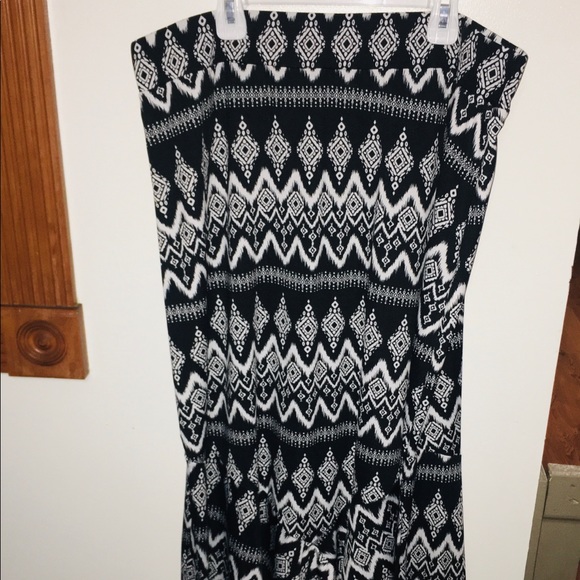 Black and White Maxi Skirt Size 1X - Picture 1 of 5